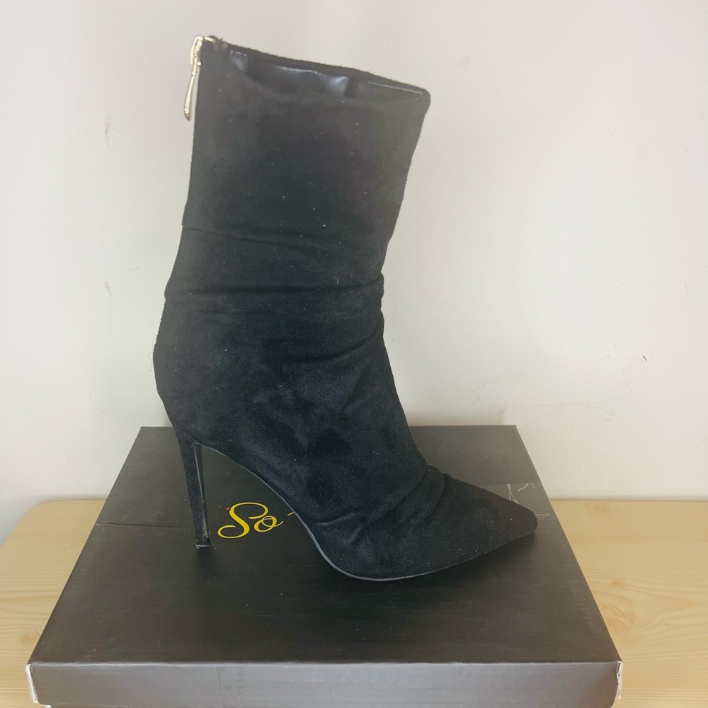 Ankle heel boot